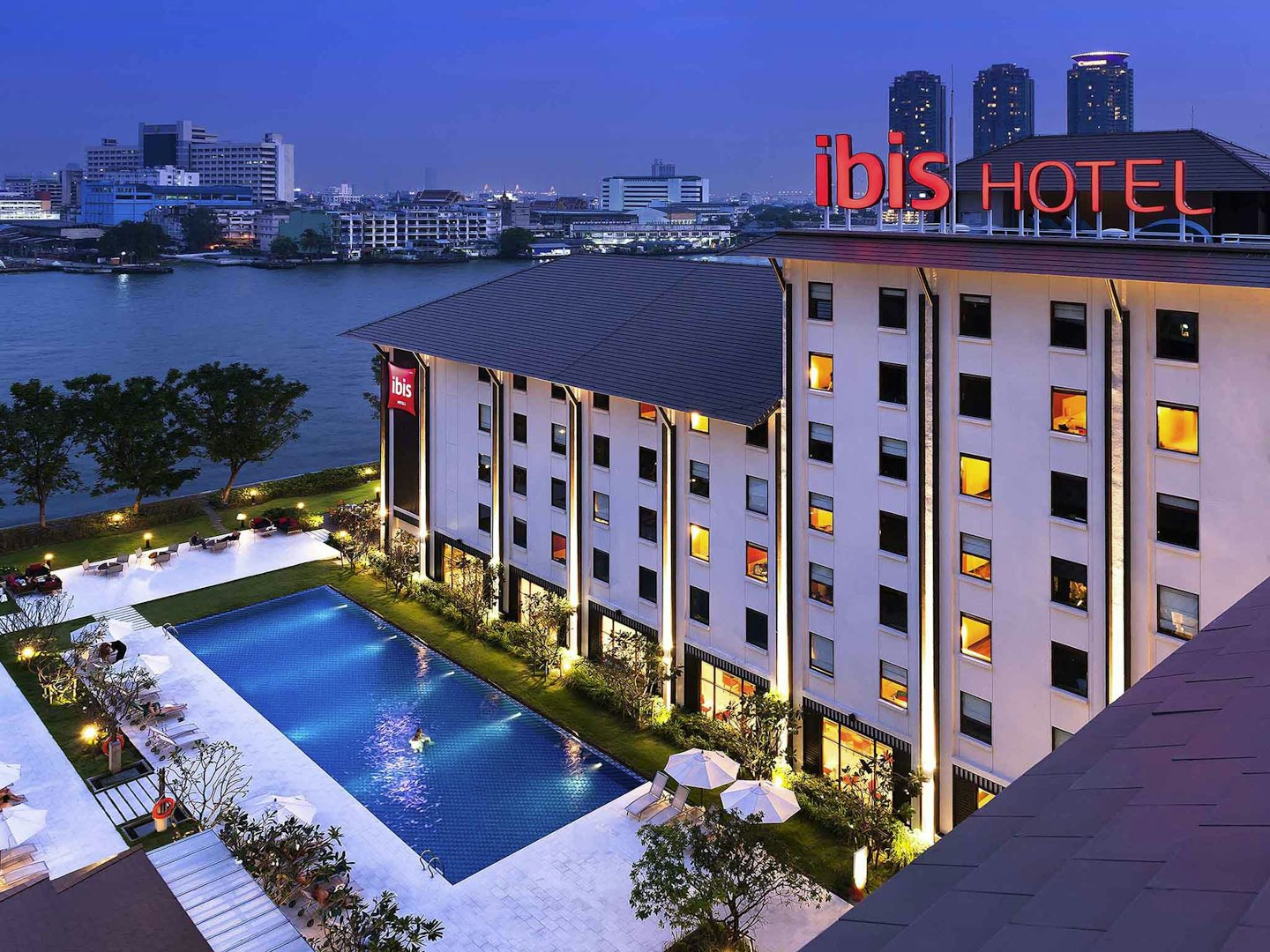 swimming pool at Ibis Riverside Bangkok