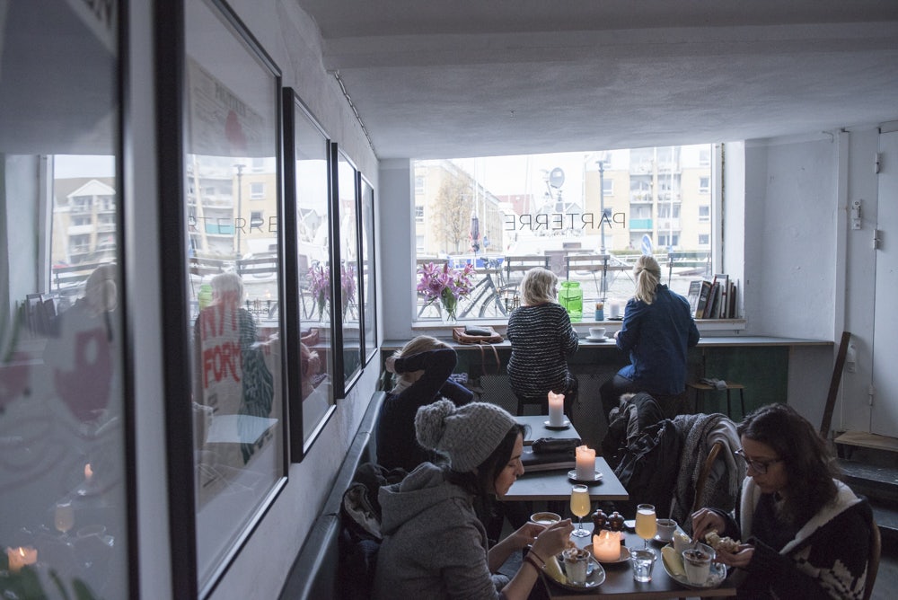 peope drinking at Parterre bar