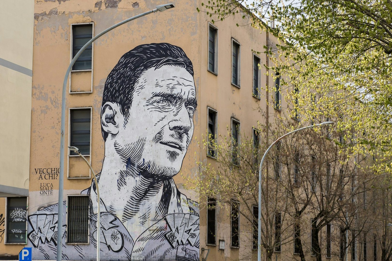 mural of Totti at Via Apulia Rome