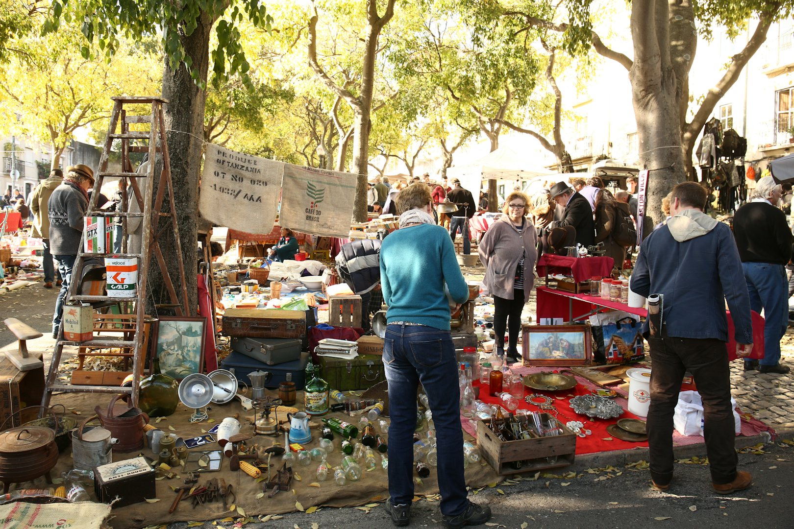 second hand market Feira da Ladra