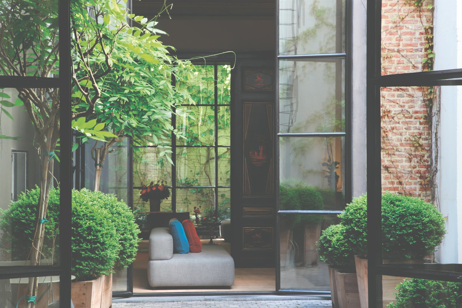 garden and interior of Hotel Julien Antwerp