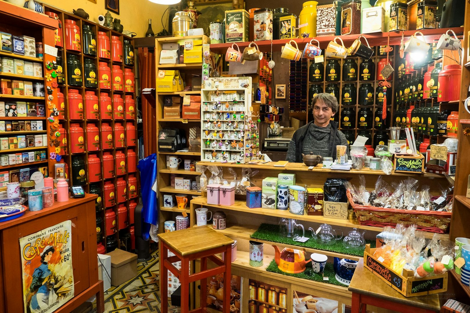 many types of tea at Biblioteq tea shop in Rome