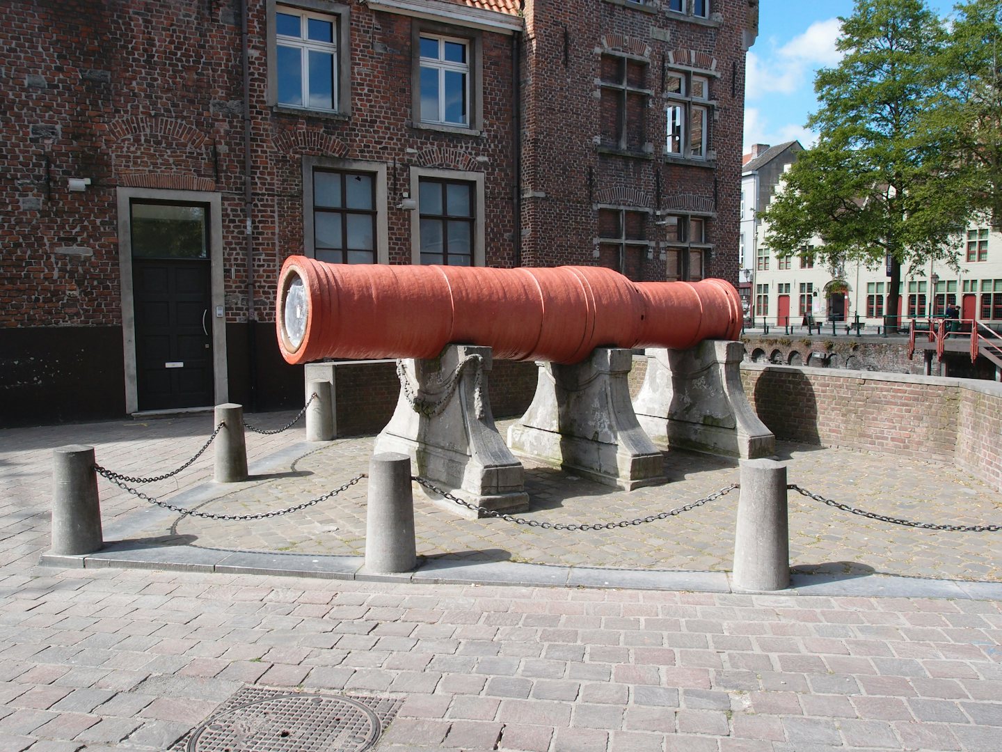 Dulle Griet monument in Ghent