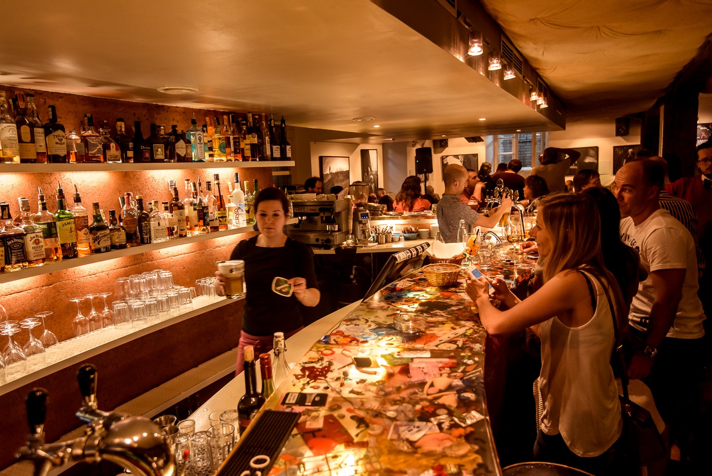 Mlýnská kavárna bar interior