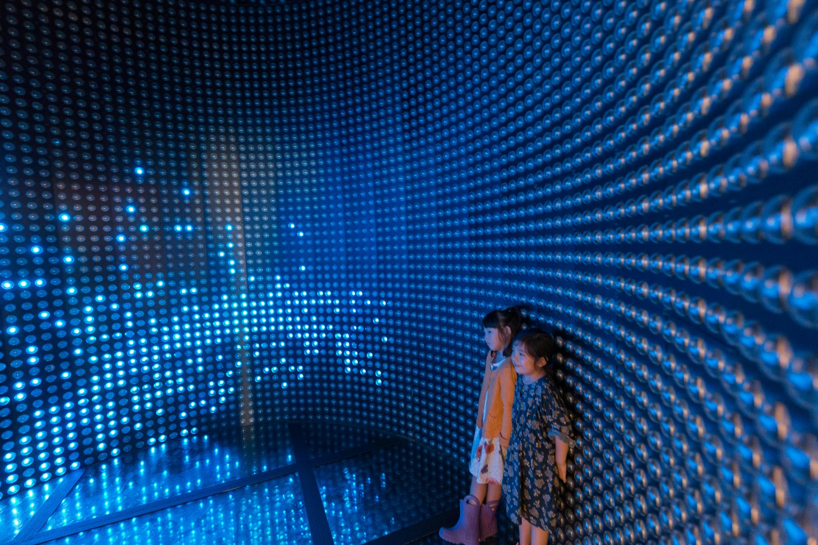 two kids against a LED wall at the Miraikan museum