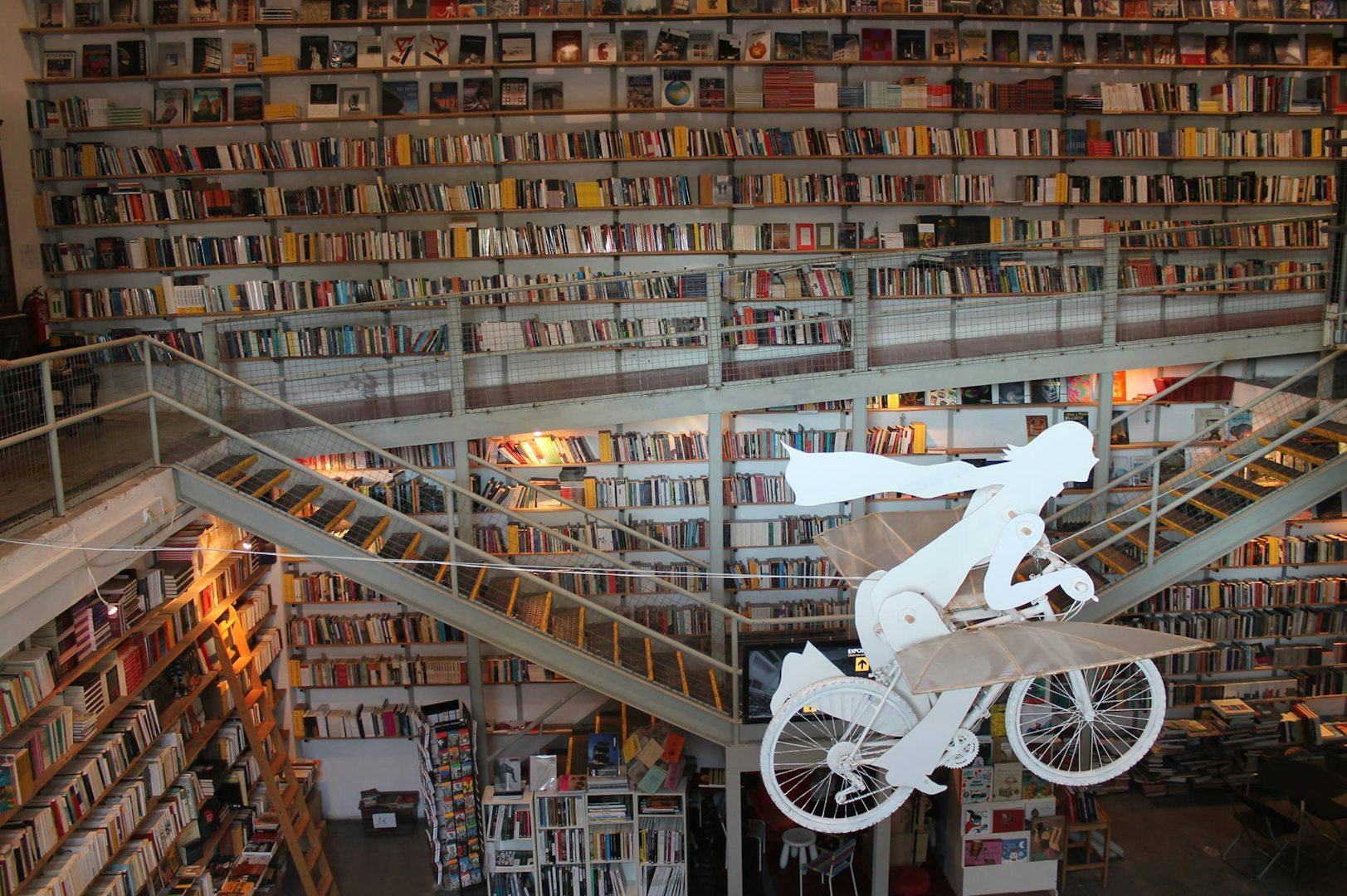 great amount of books at Ler Devagar