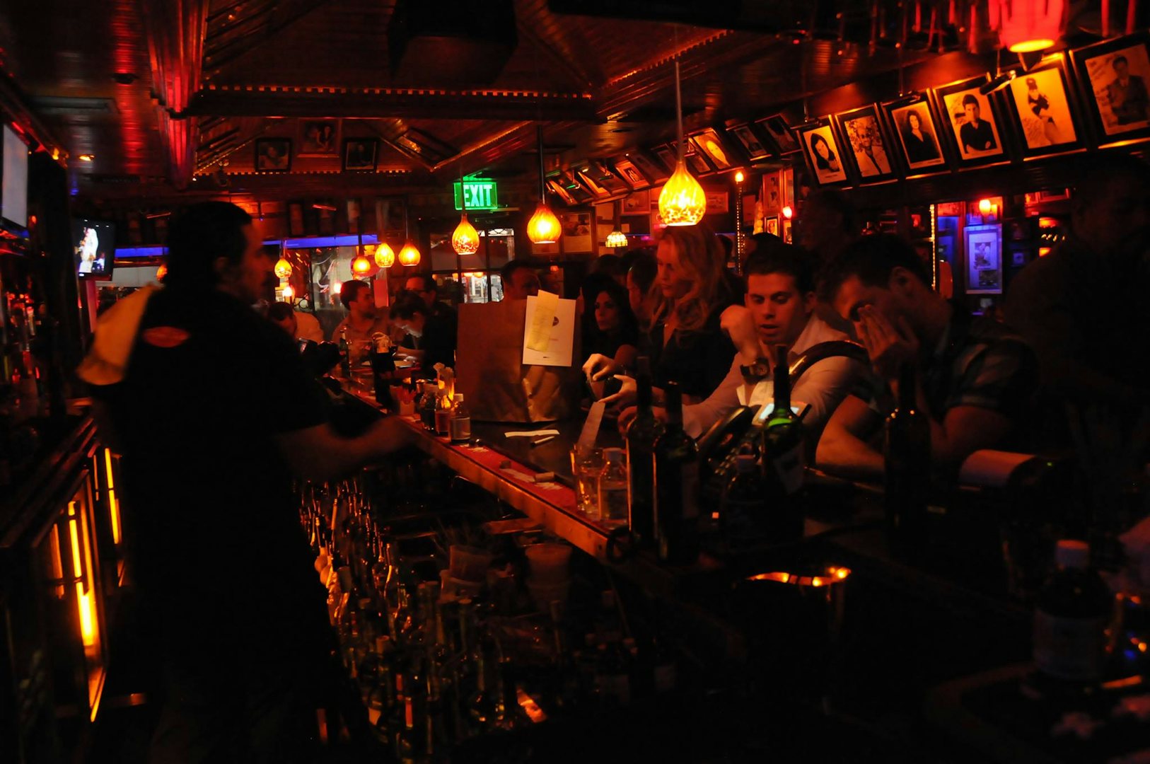 people at the bar of Cafe Prima Pasta