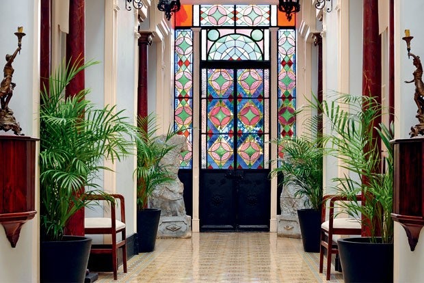 door with coloured glass design at the Palacete Chafariz del Rei