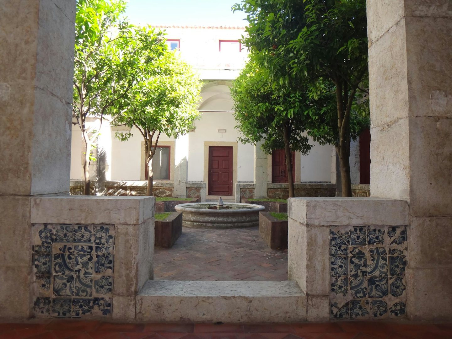 fountain at a courtyard of the Convento dos Cardaes