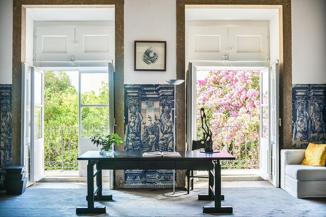 a room with a view of pink blossom at the Palácio Belmonte