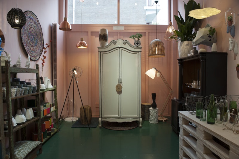 Amsterdam - Store without a Home