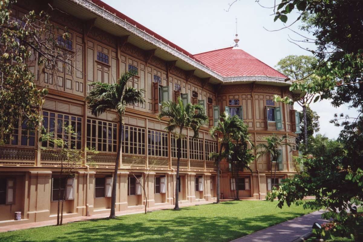 exterior of Vimanmek Palace