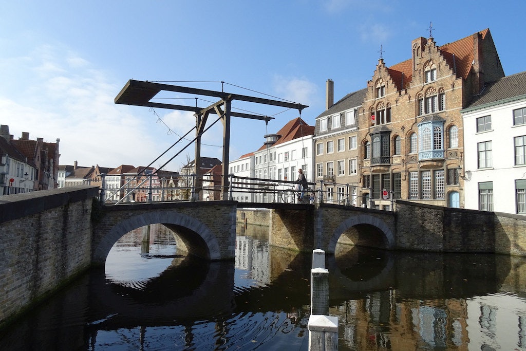 elevating bridge at the Duinenbrug in Bruges