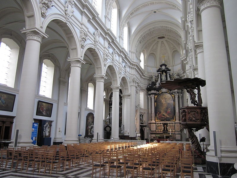 interior Sint-Walburgakerk