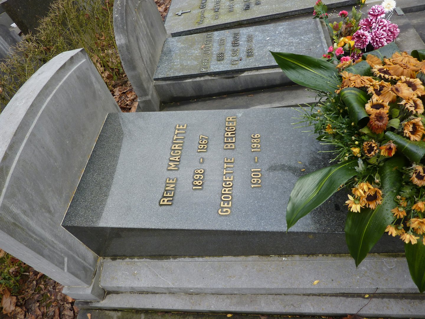 grave of René Magritte