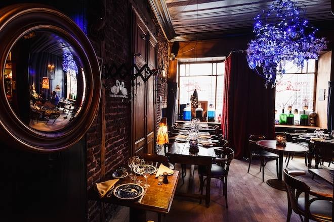 interior of L'Idiot de Village