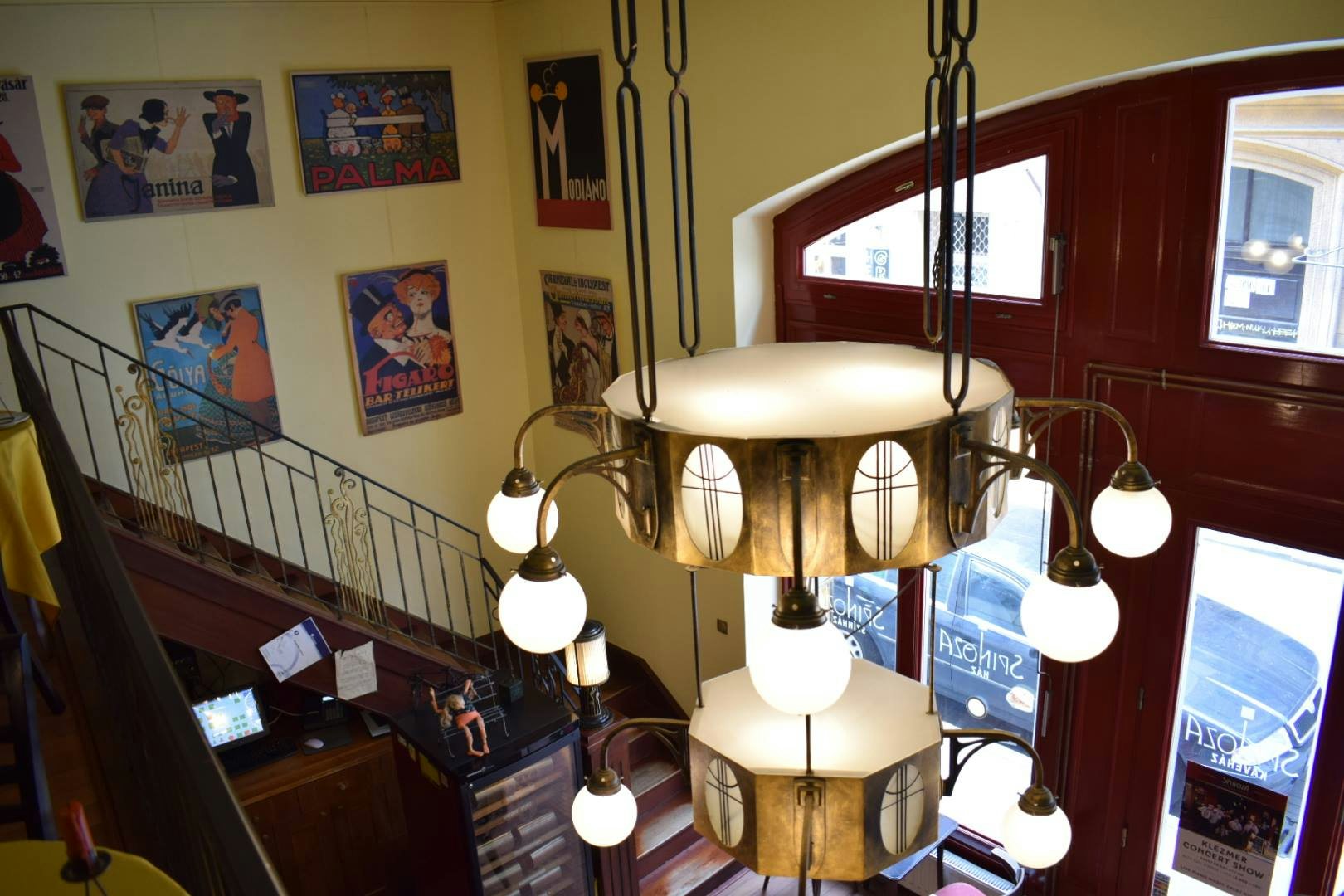 chandelier and decoration at Spinoza haz