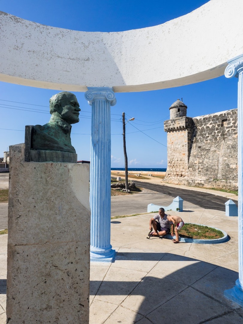 statue of Ernest Hemingway in Cojímar