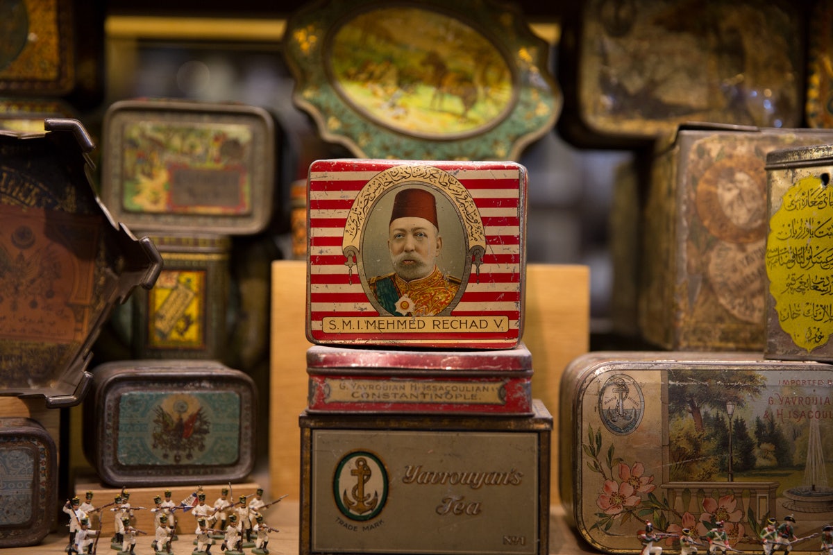 vintage tin boxes at Hak Pasaji