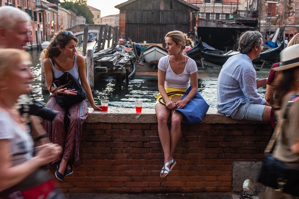 two women drinking spritz outside the Osteria al Squero