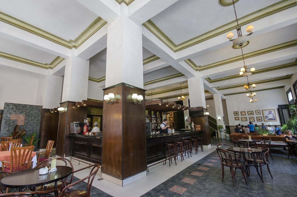 hotel lobby at Ambos Mundos