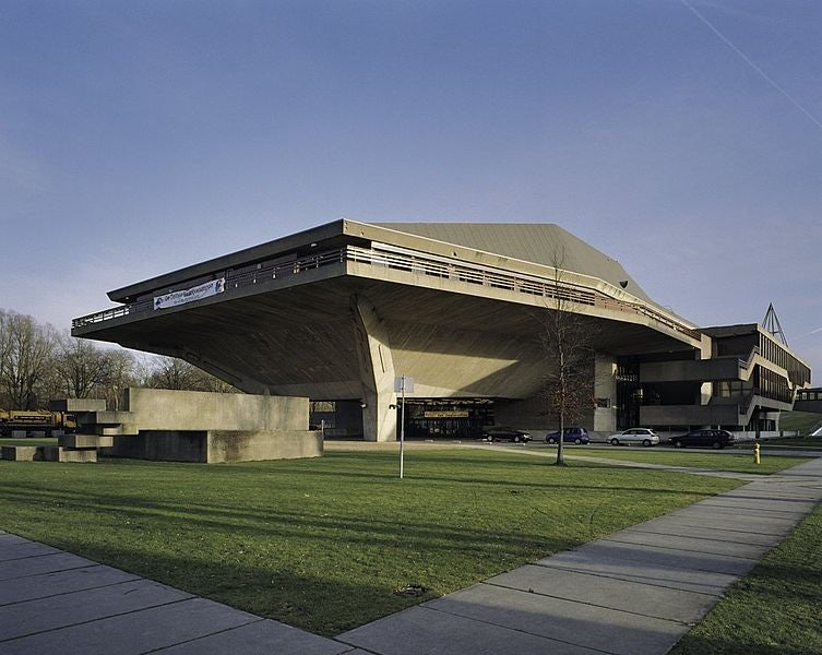 exterior of Auditorium TU Delft