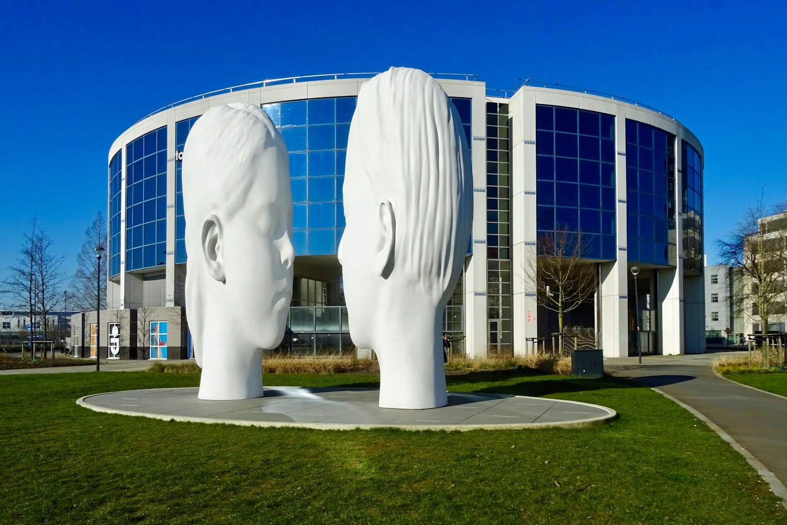 the Love sculpture by Jaume Plensa