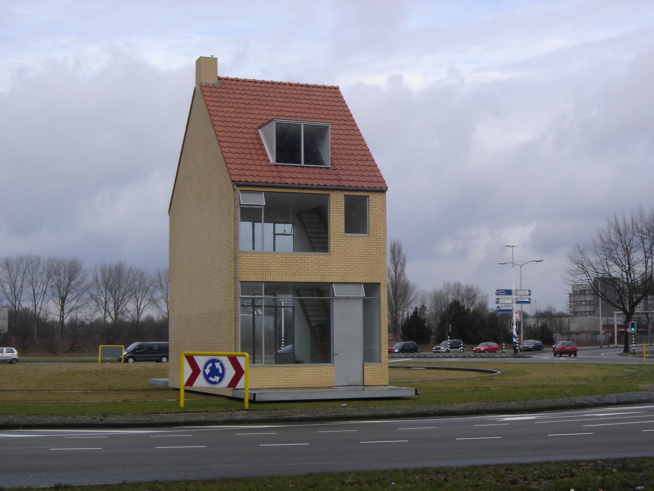 Rotating House at a roundabout