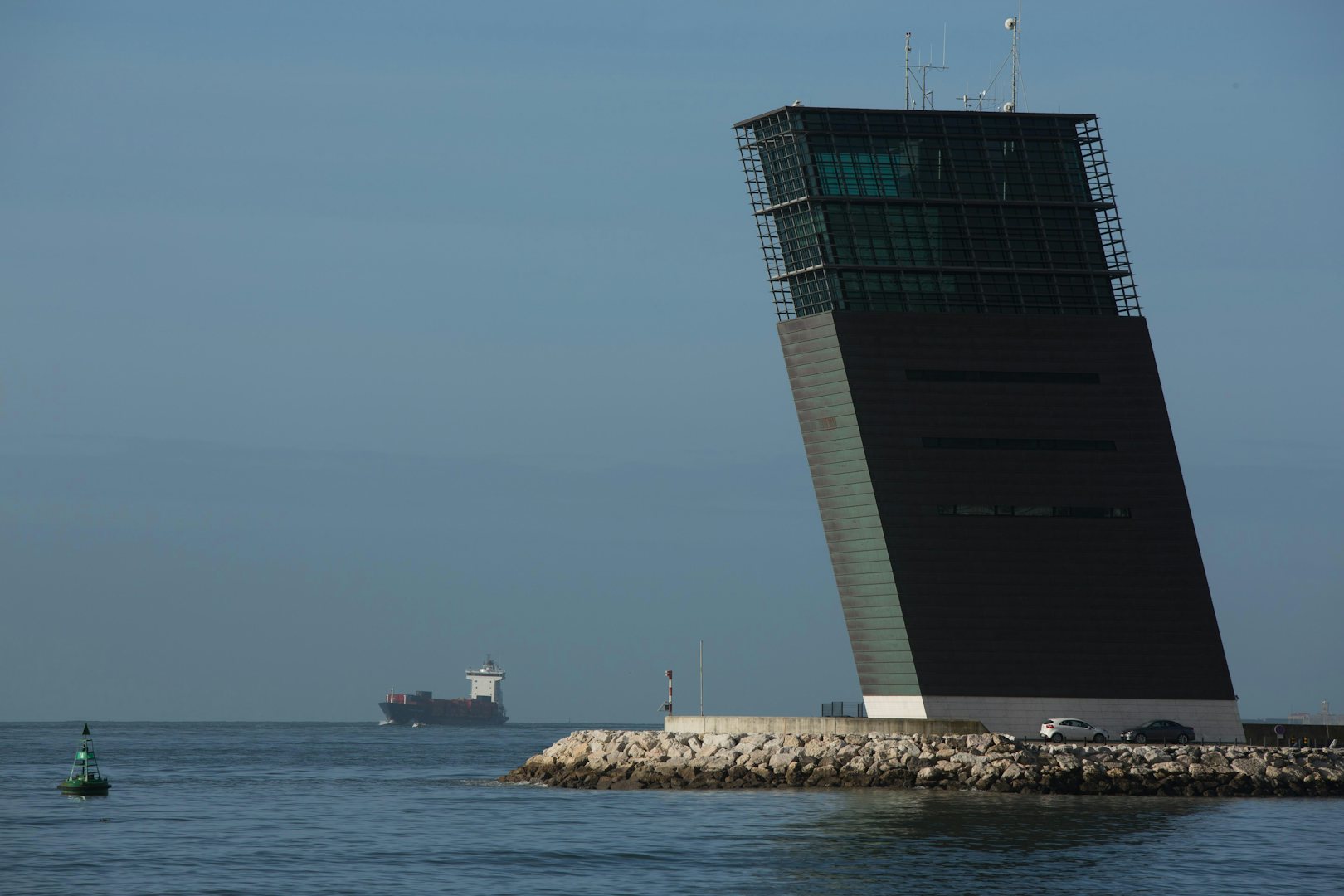 diagonal Torre de controlo at the ocean in Lisbon