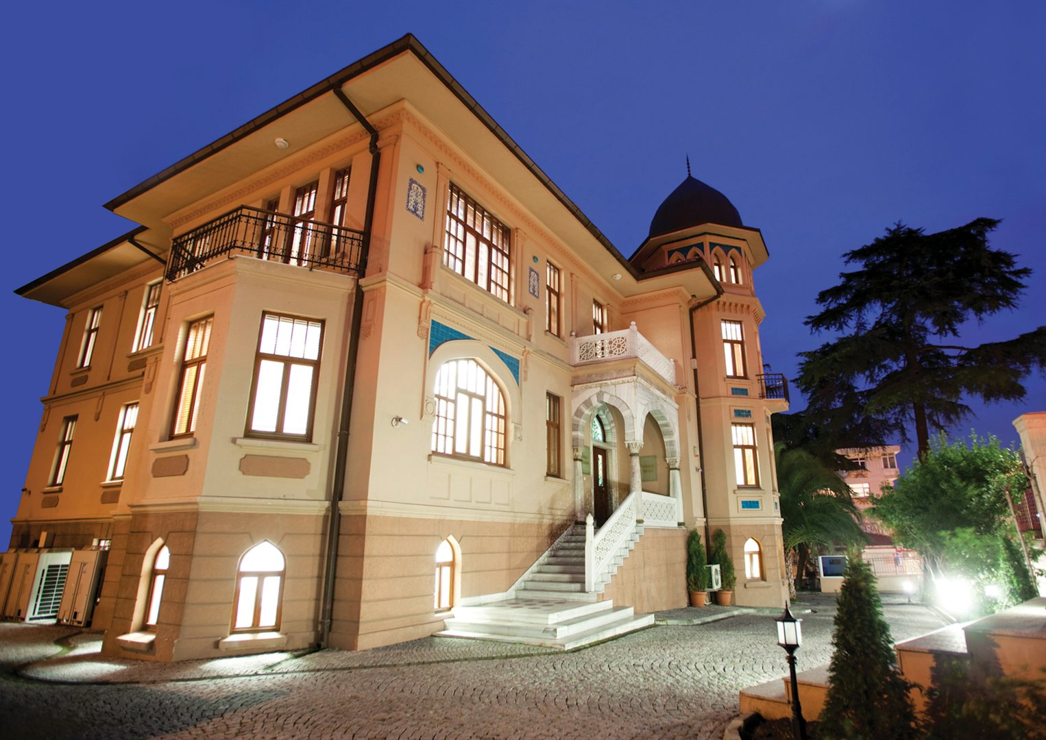 Bozlu Holding Building