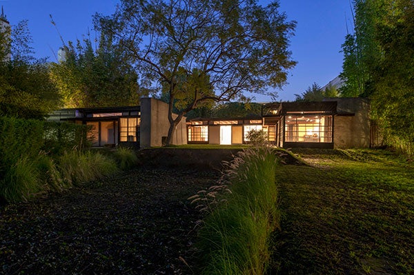 exterior schindler house