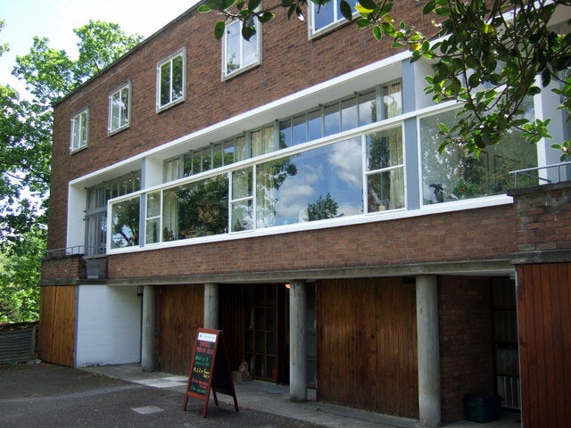 exterior of 2 Willow Road building