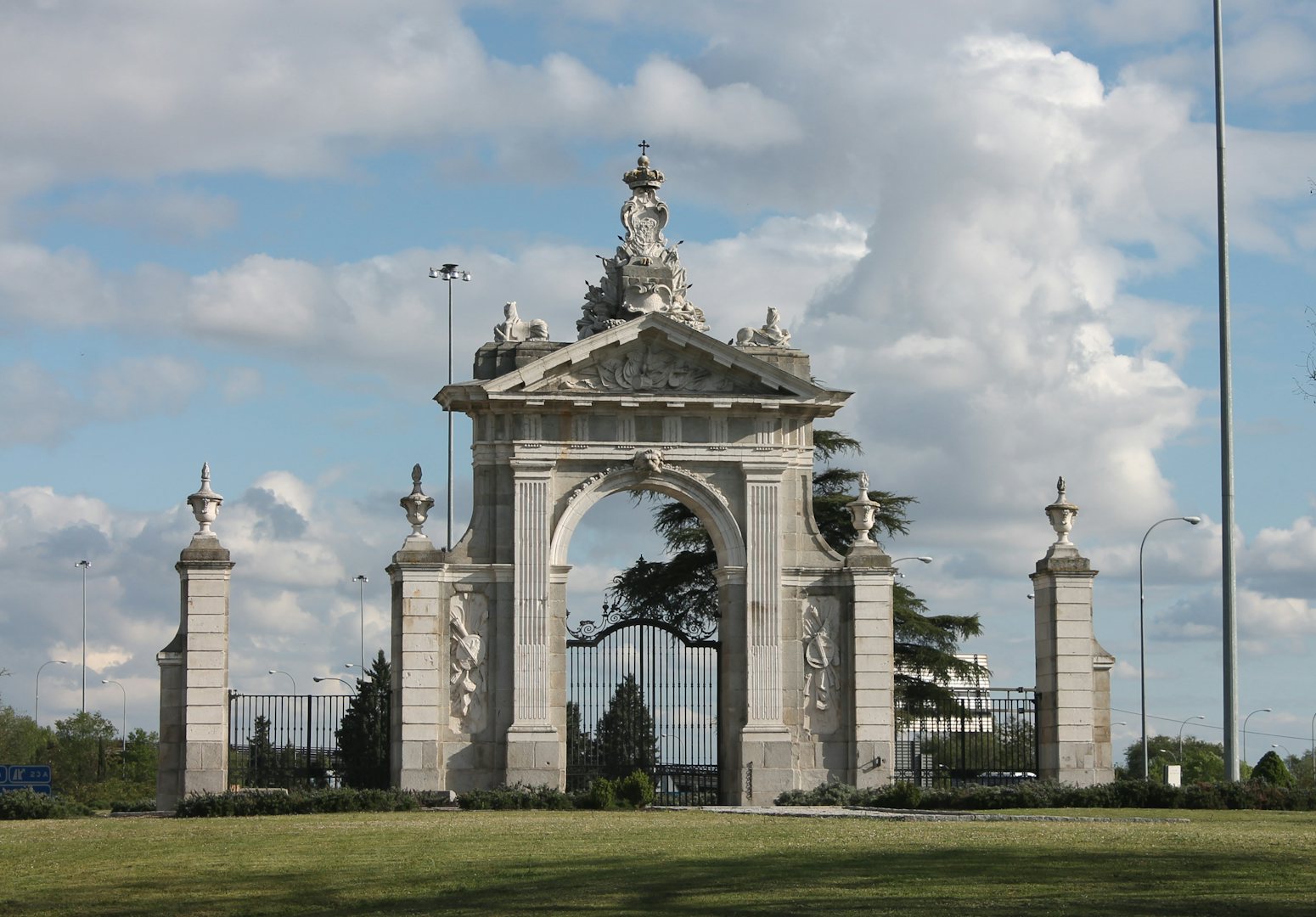 puerta de hierro madrid