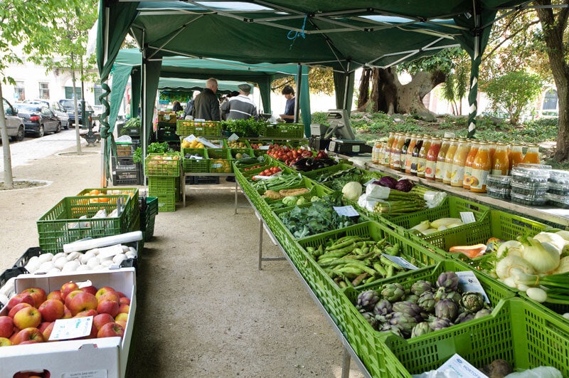 a vegetable stand at the Mercado Biologico do Príncipe Real