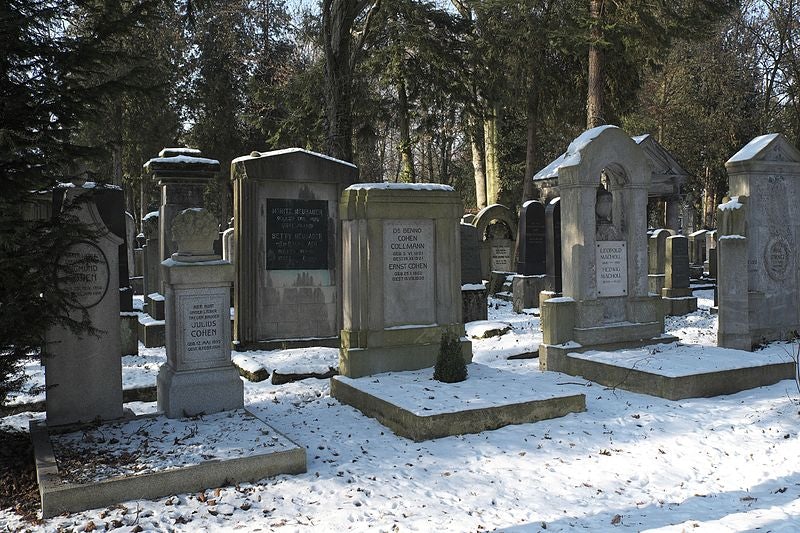 Neuer Israelitischer Friedhof snow