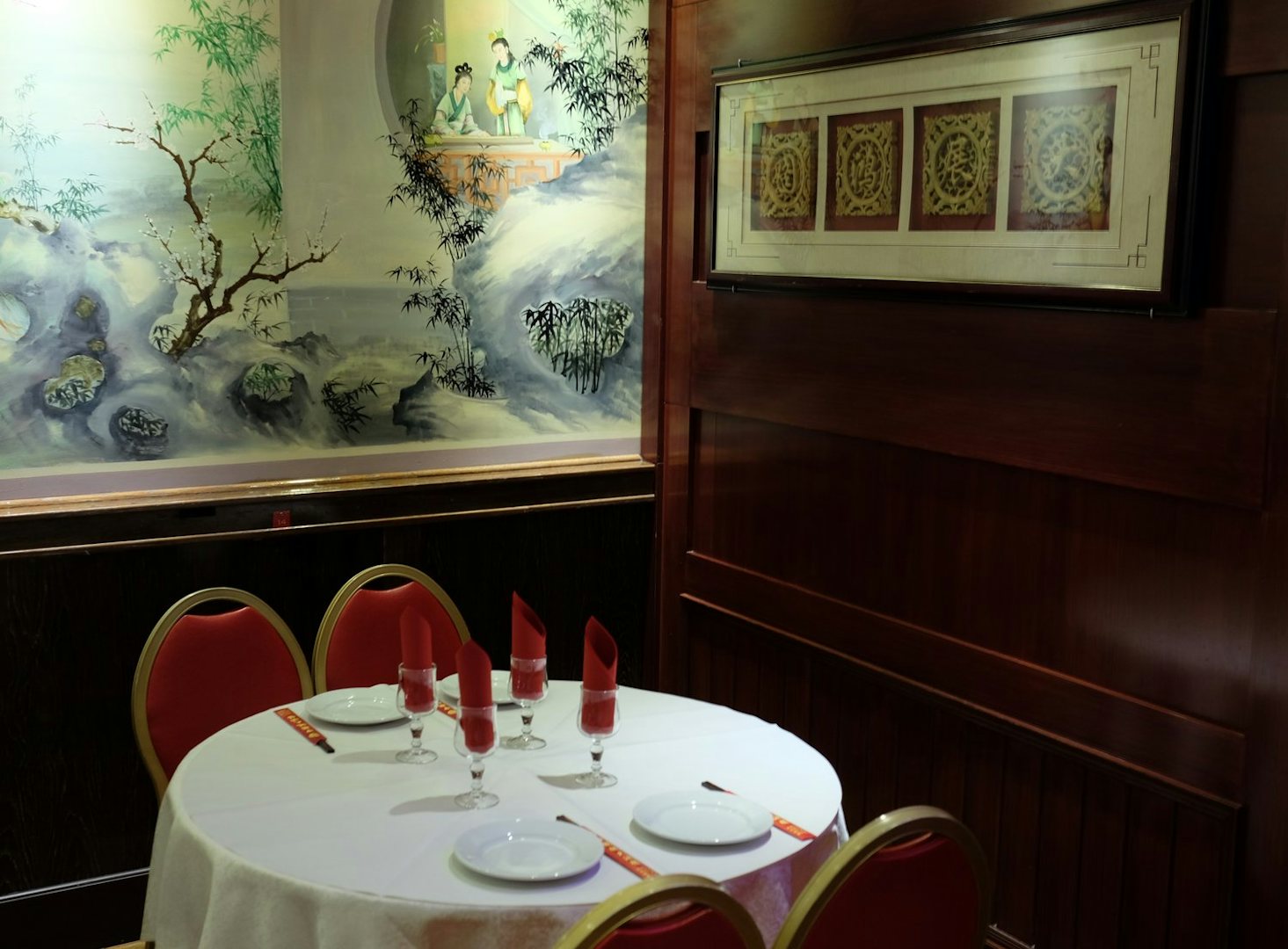 dining table at Chinatown Olympiades