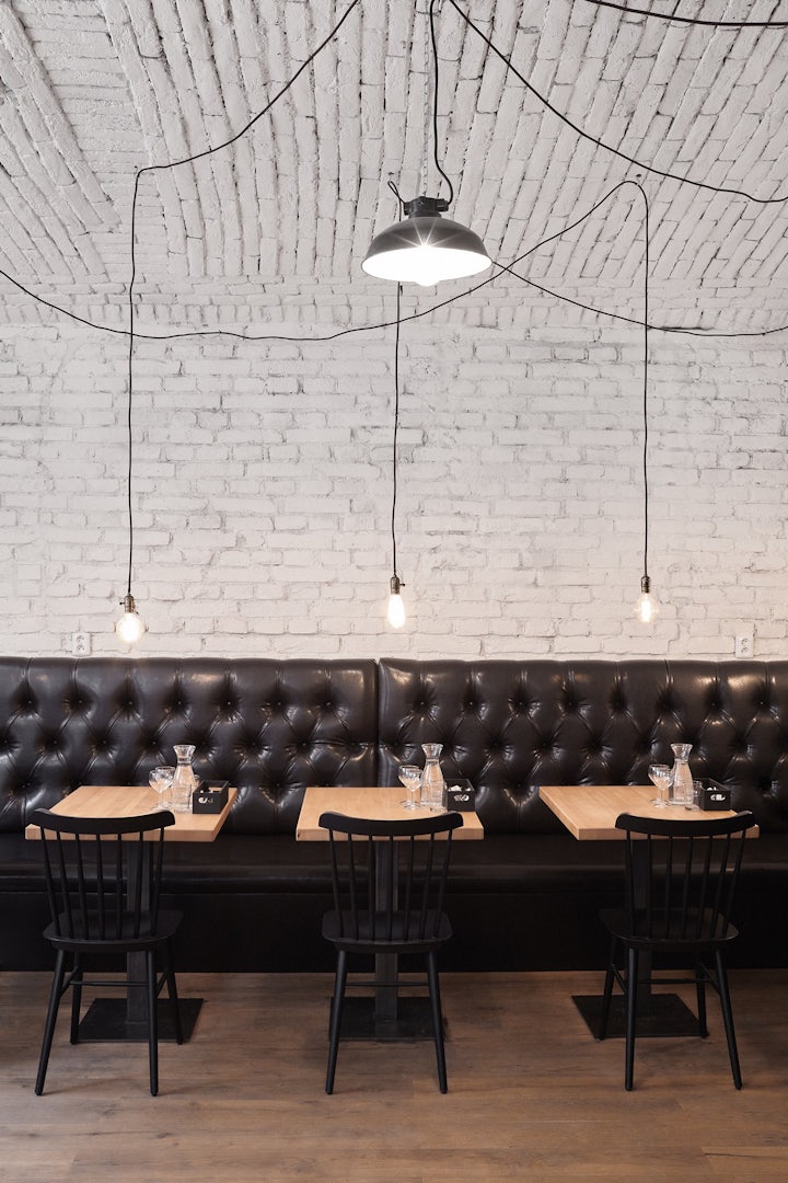 interior of Bistro à Table!