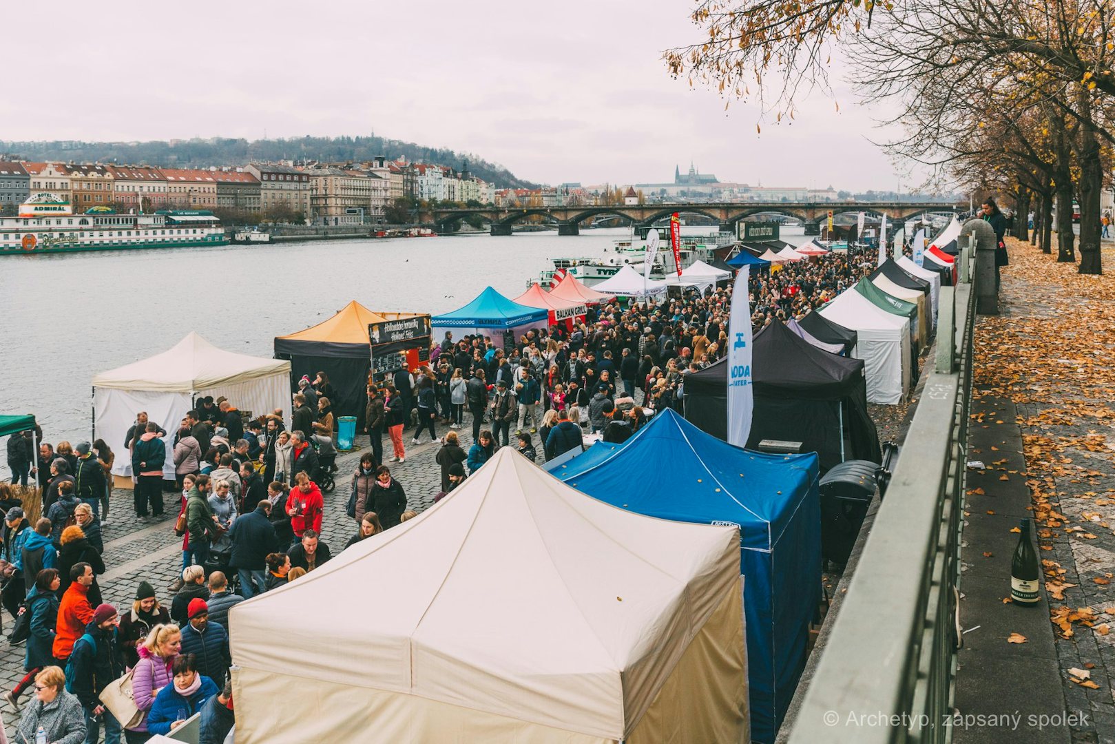 famer's market at the river