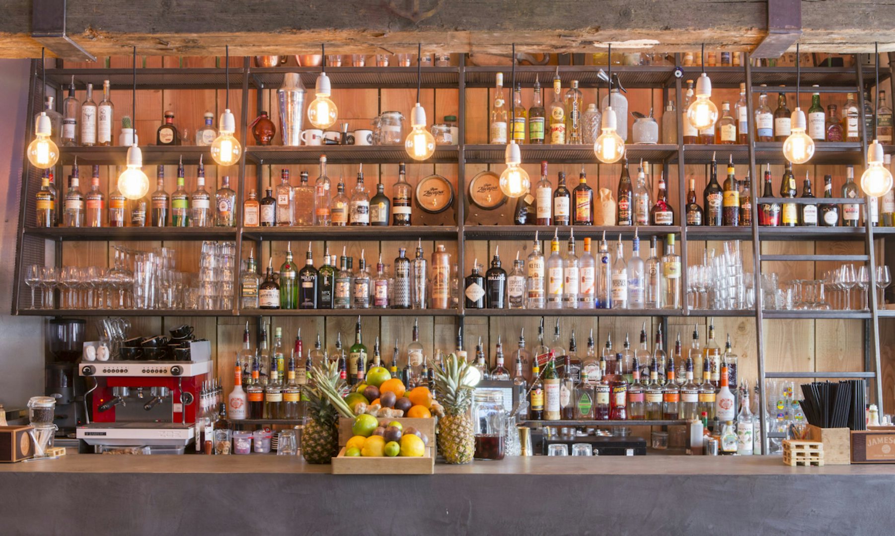 bar interior of Noah