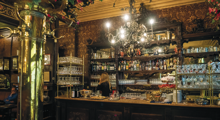 bar interior of Le Cirio