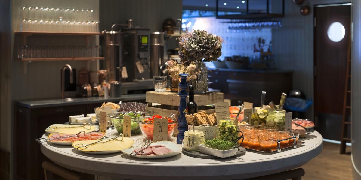 breakfast buffet at Kung Carl