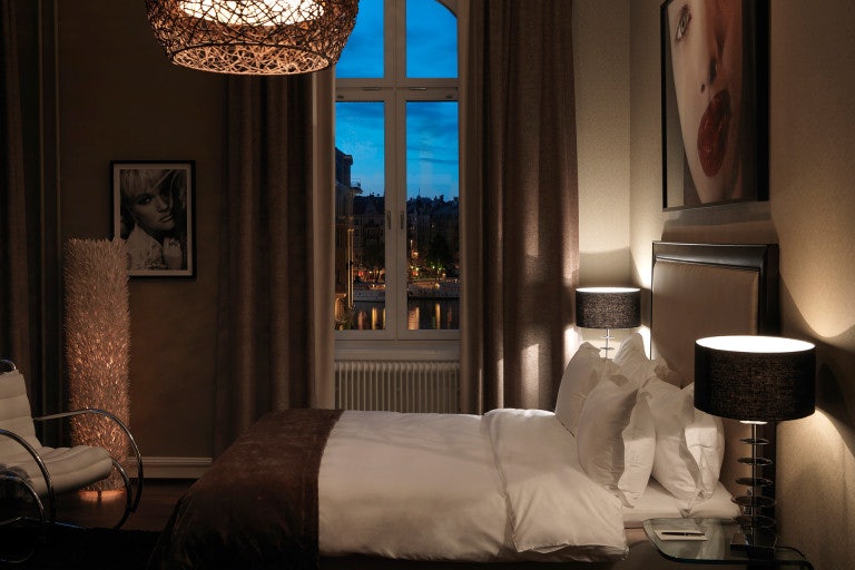 Lydmar Hotel room