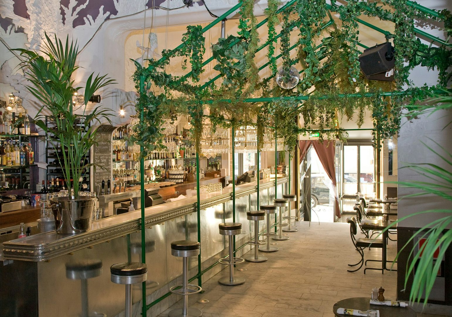 Riche restaurant interior