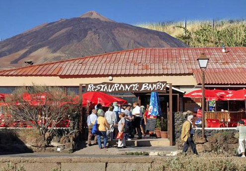 restaurant La Bamby in front of volcano