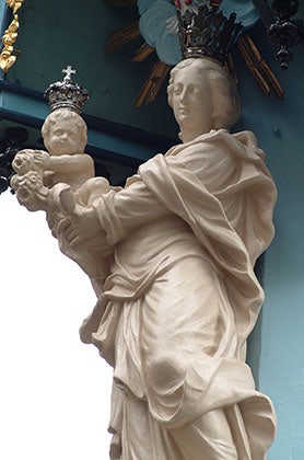 Virgin Mary and Child at Wolstraat 23