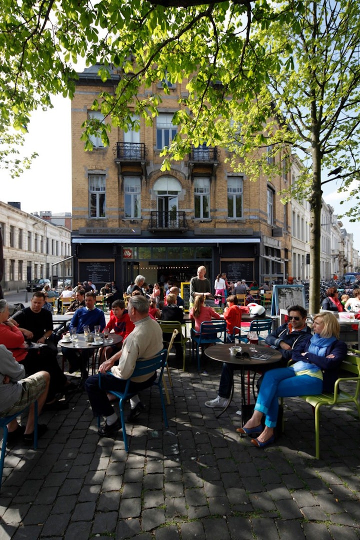 people sitting at Dageraadplaats