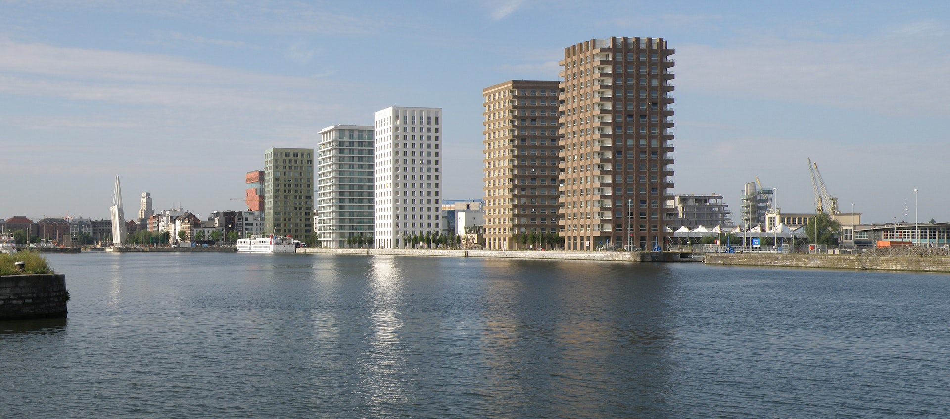 view over the Kattendijkdok in Antwerp
