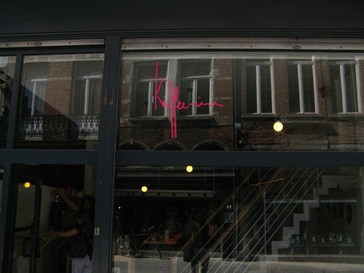 window of Kaffee Ine with name painted in Pink