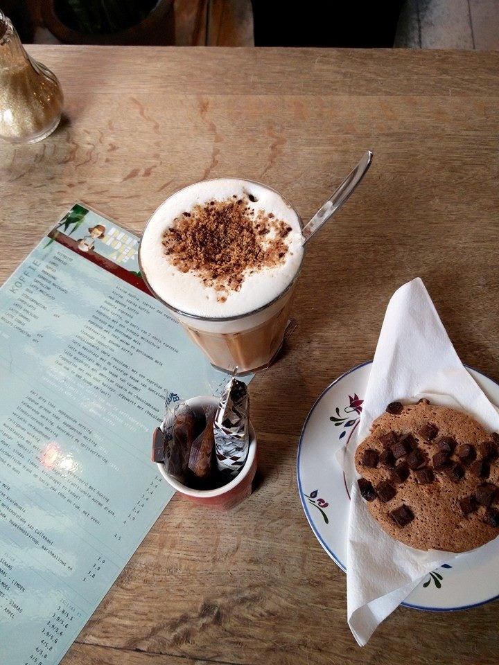 Coffee and cookie at Den Hoek Af