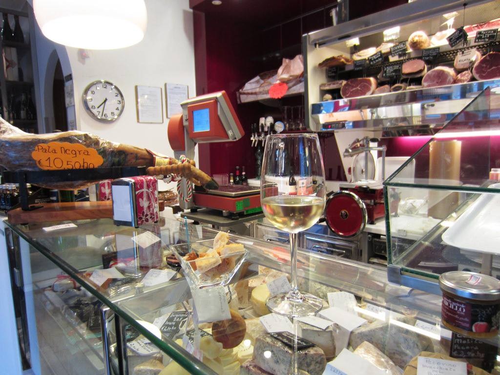 Vinum Est wine bar